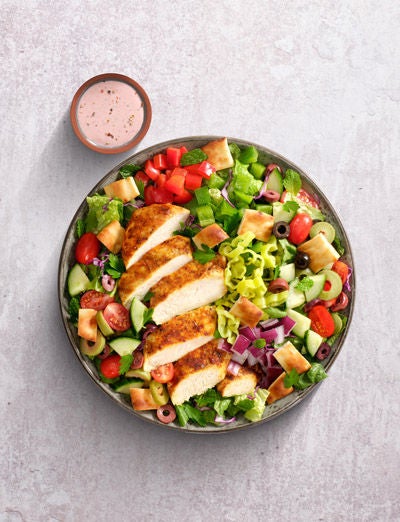 a plate of salad with chicken and vegetables
